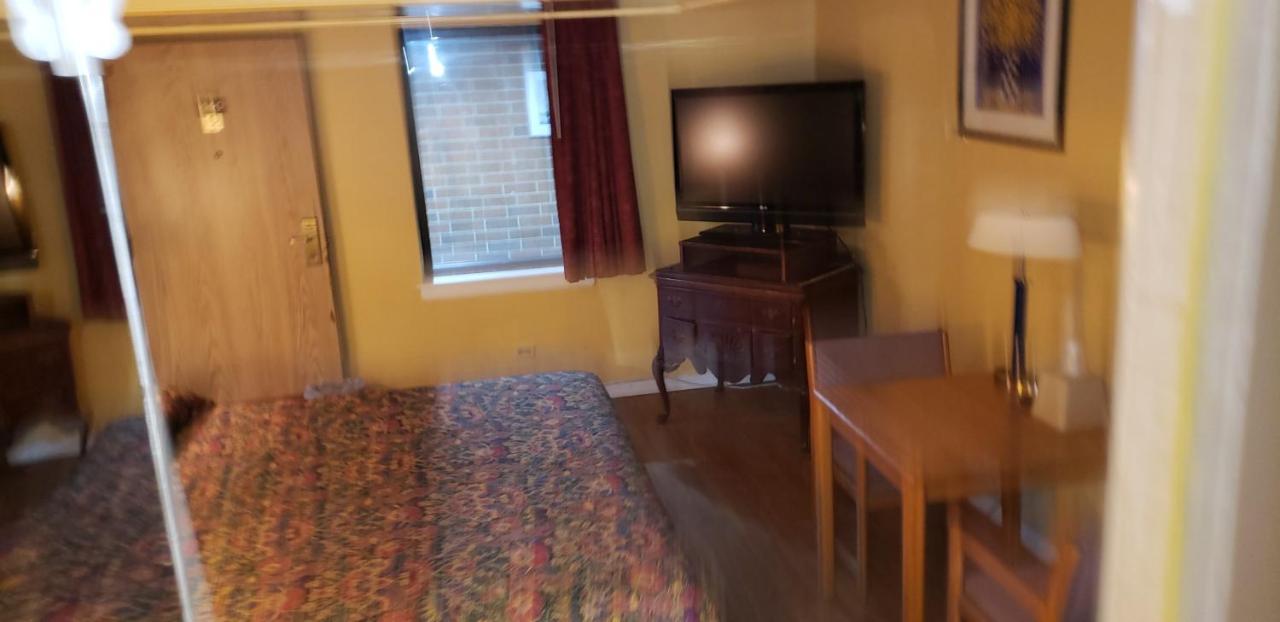 Plaza Inn Motel Calumet Park Bagian luar foto