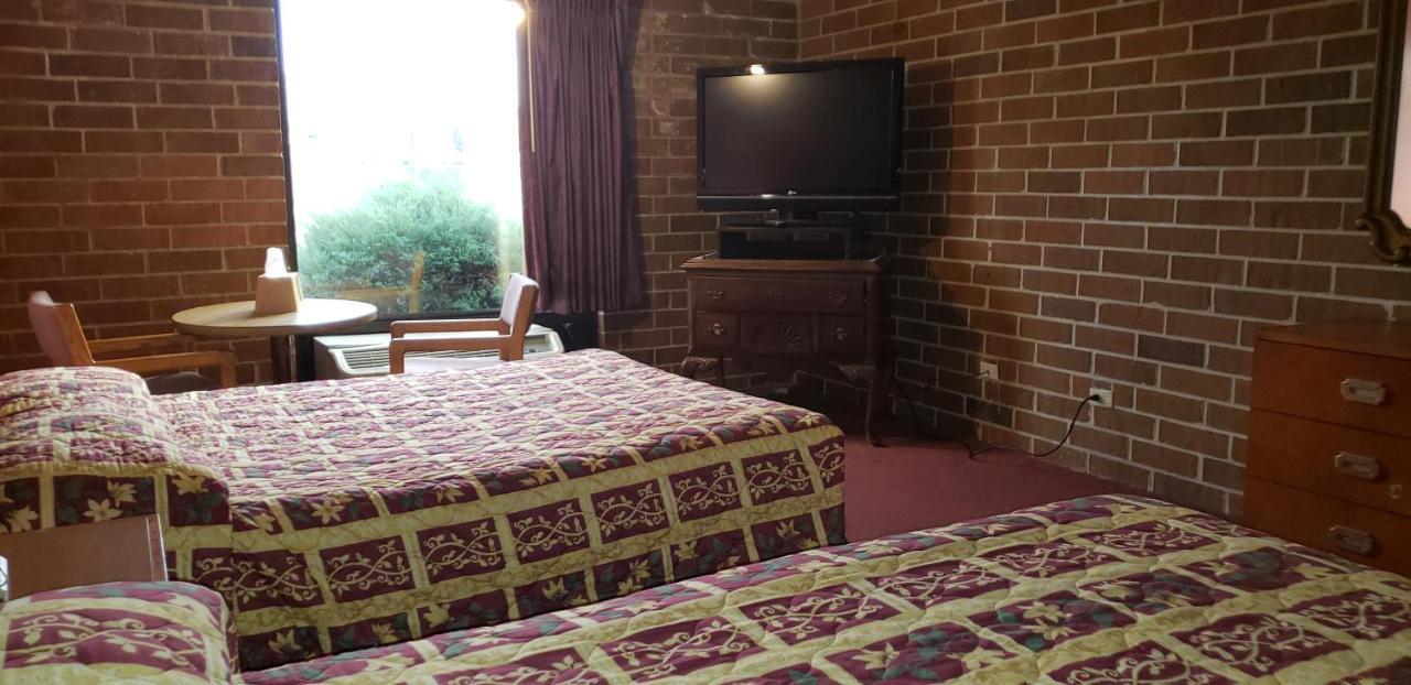 Plaza Inn Motel Calumet Park Bagian luar foto